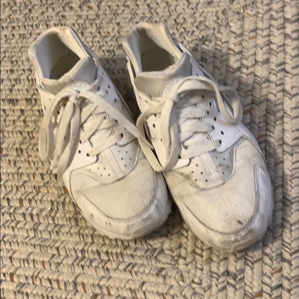 All-white Huarache Lightly Worn